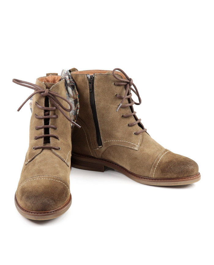 Botas Rasas Femininas Ginova com Laço