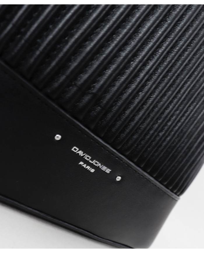 Mochila de Senhora Preta com Relevo