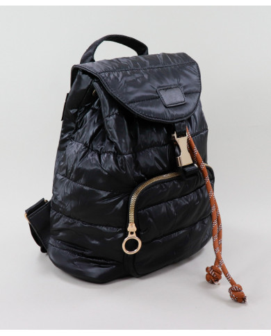 Mochila Preta Acolchoada com Bolso