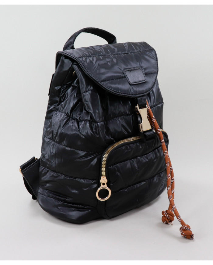 Mochila negra acolchada