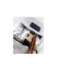 Mochila de plata cortada