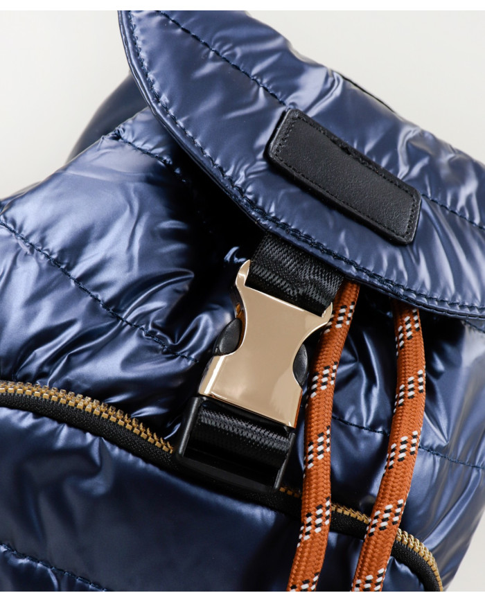 Mochila azul despejada