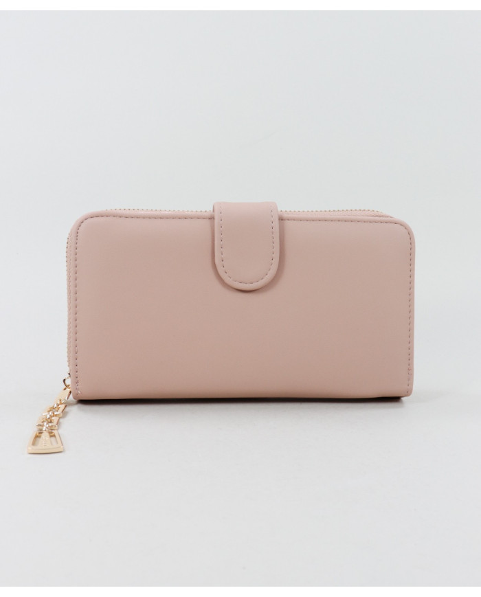 Cartera rosa con varias particiones