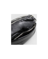 Funda negra con varias particiones