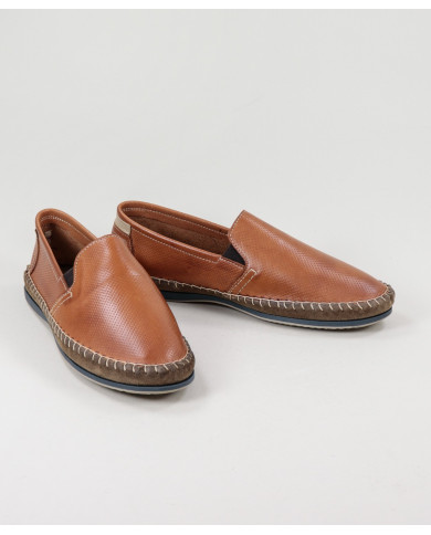 Botas de hombres en la piel