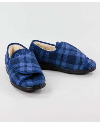 Pantufas em Xadrez Azul com Pelo no Interior