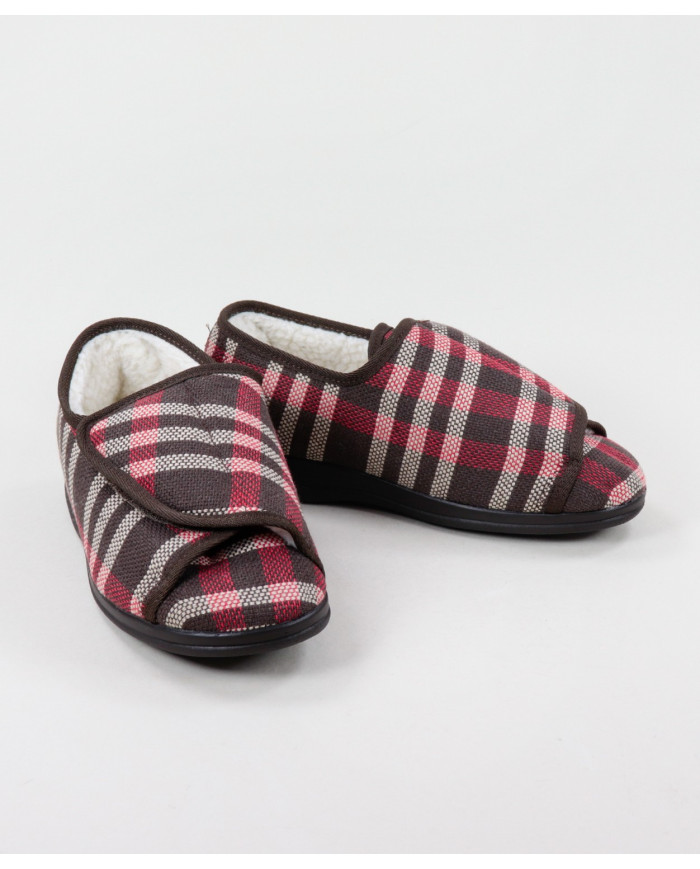 Pantufas in Red Chess with Inner Pore