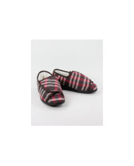 Pantufas in Red Chess with Inner Pore