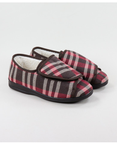 Pantufas em Xadrez Vermelho com Pelo no Interior