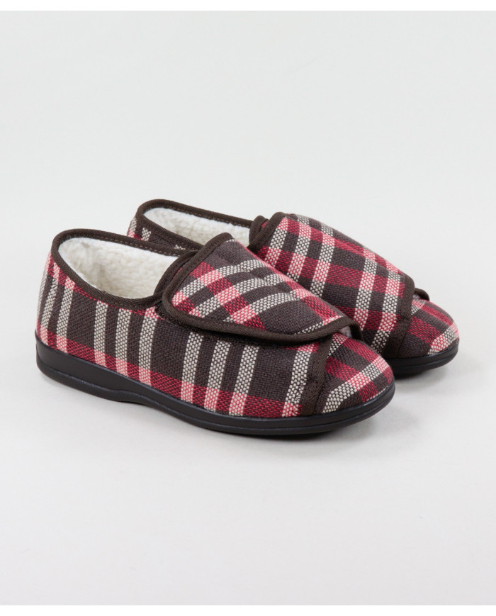 Pantufas in Red Chess with Inner Pore