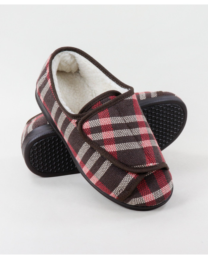 Pantufas in Red Chess with Inner Pore