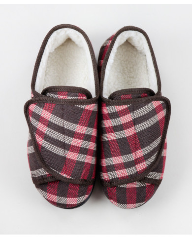 Pantufas en Ajedrez Rojo con Poro Interior