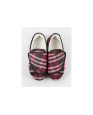 Pantufas in Red Chess with Inner Pore