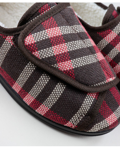 Pantufas en Ajedrez Rojo con Poro Interior