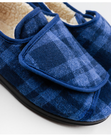 Pantufas em Xadrez Azul com Pelo no Interior