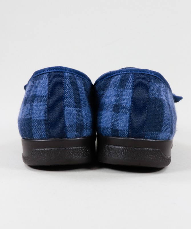 Pantufas em Xadrez Azul com Pelo no Interior