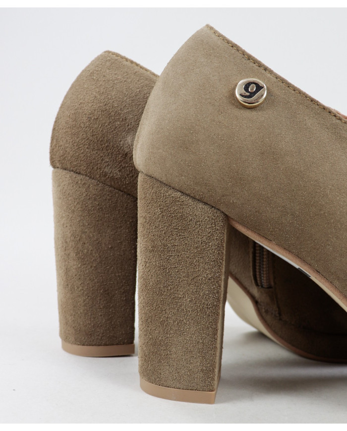 Botins de Senhora Ginova com Tacão Largo