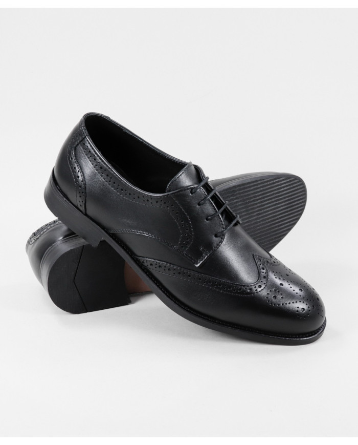 Zapatos para hombres en la piel