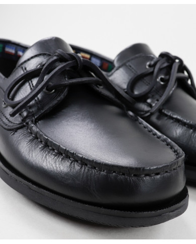 Ginova Man Candle Shoes on Skin