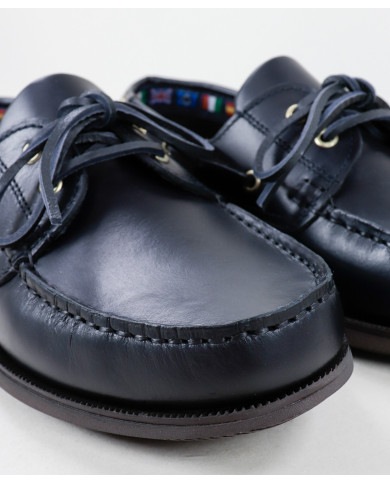 Ginova Man Candle Shoes on Skin