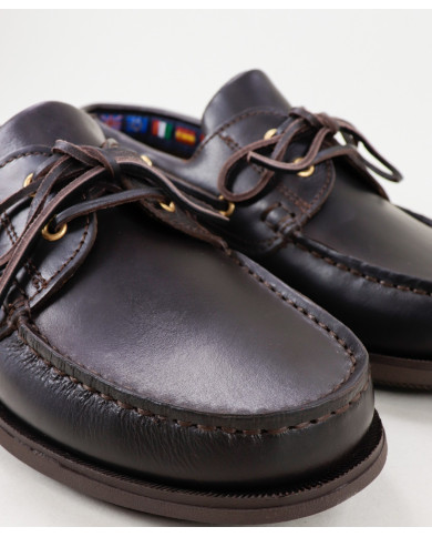 Ginova Man Candle Shoes on Skin