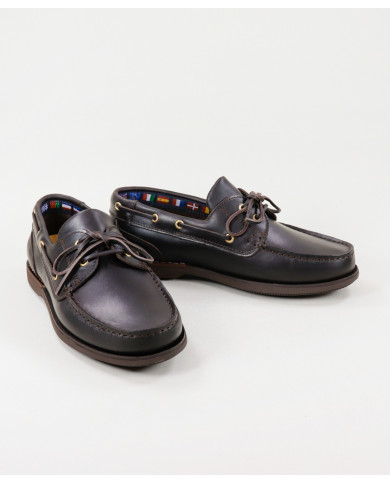 Ginova Man Candle Shoes on Skin