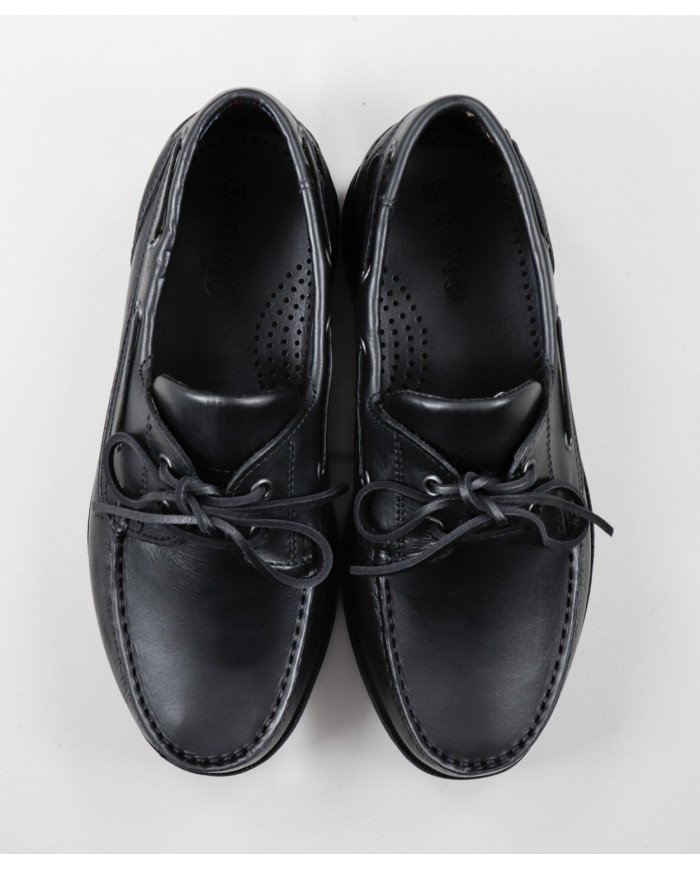 Ginova Man Candle Shoes on Skin