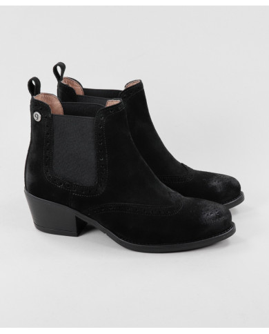 Women's Black Boots of Middle Heel Ginova