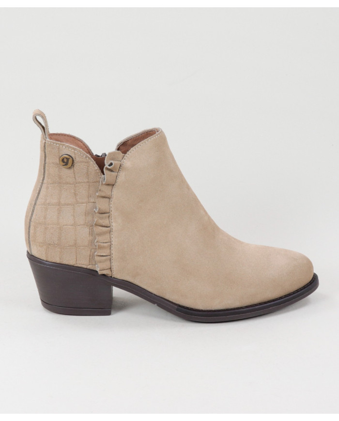 Botas Taupe de Mulher Ginova com Folho Franzido