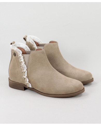 Botas Rasas Ginova com Renda e Elástico