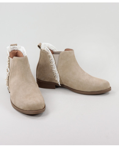 Botas Rasas Ginova com Renda e Elástico