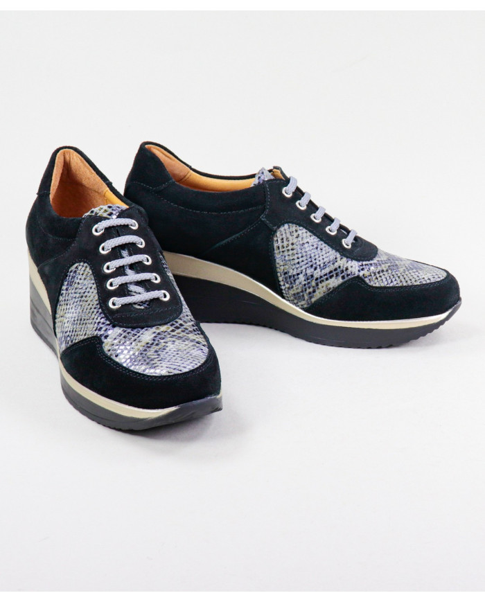 Blue Ginova shoes of Cunha Wholesalers