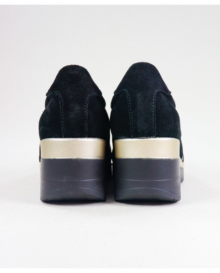 Blue Ginova shoes of Cunha Wholesalers