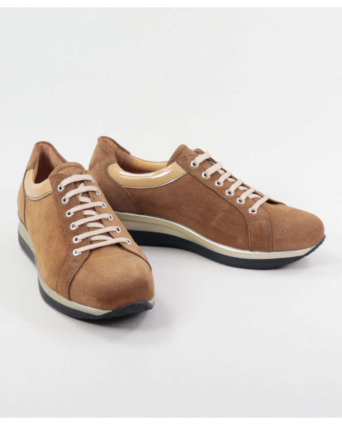 Camel Trainers of Lady Ginova of Wholesalers