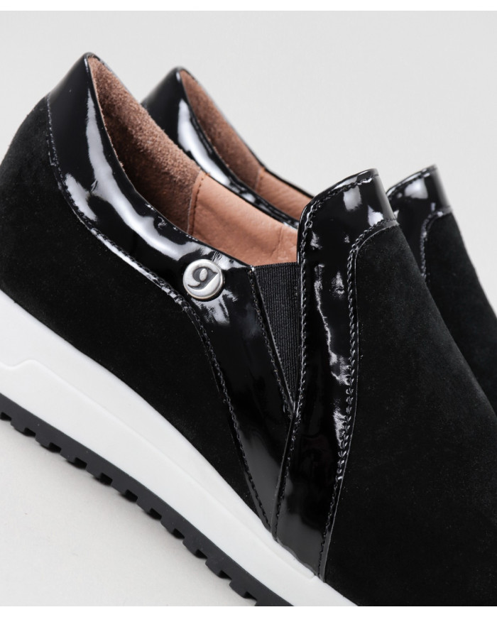 Ginova shoes with Elastics in the Laterals