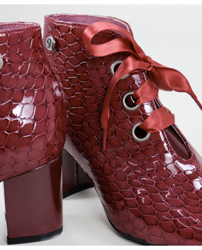 Botins Bordô de Senhora Ginova em Verniz