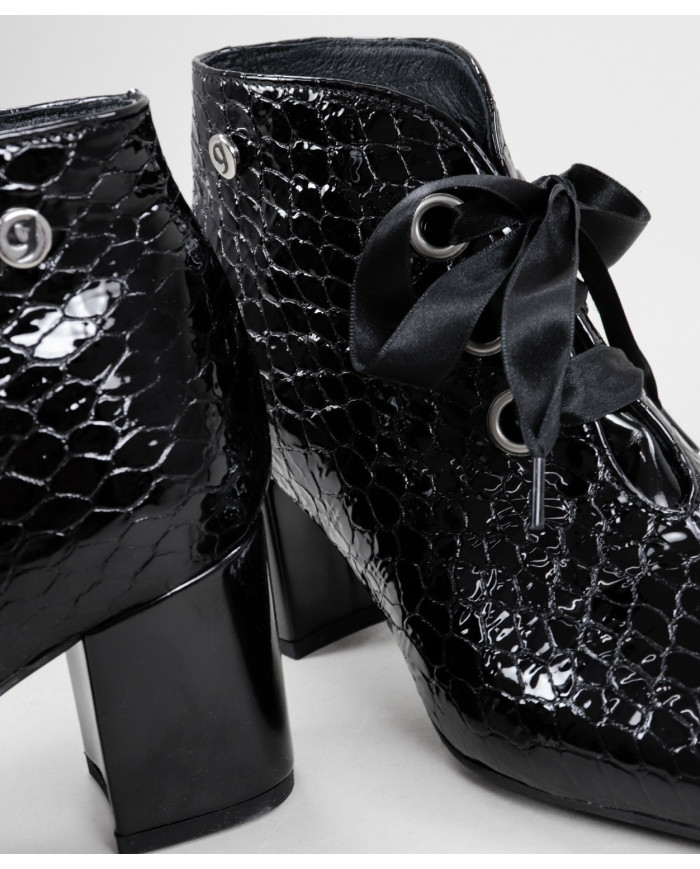 Botins Pretos de Senhora Ginova em Verniz