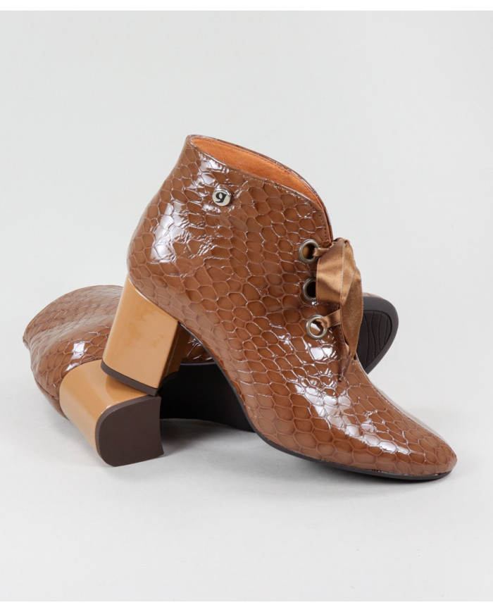 Camel de Senhora Ginova Botins in Verniz