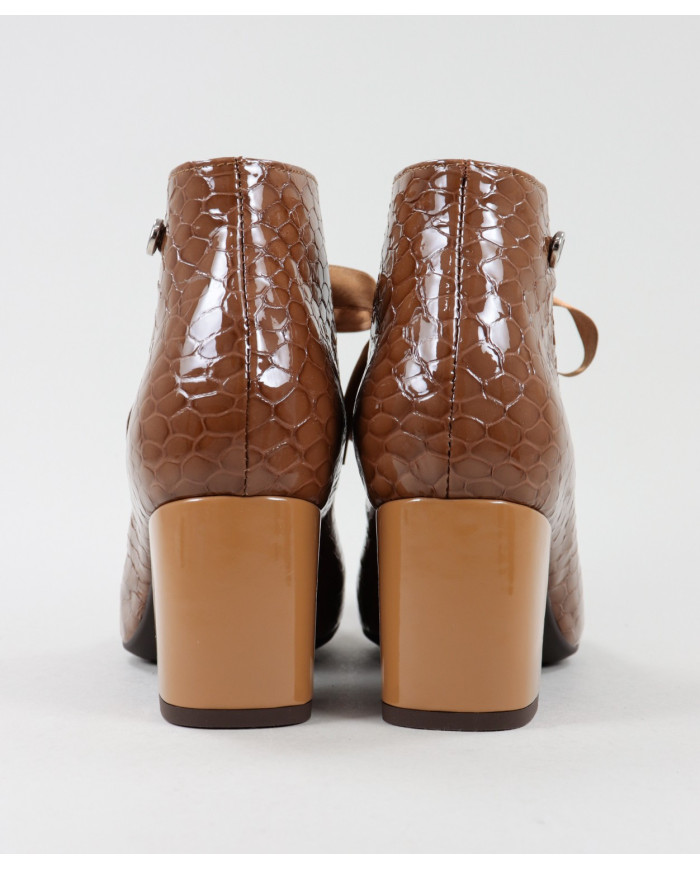 Camel de Senhora Ginova Botins in Verniz