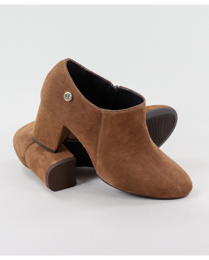 Camel Boots of Lady Ginova of Middle Heel