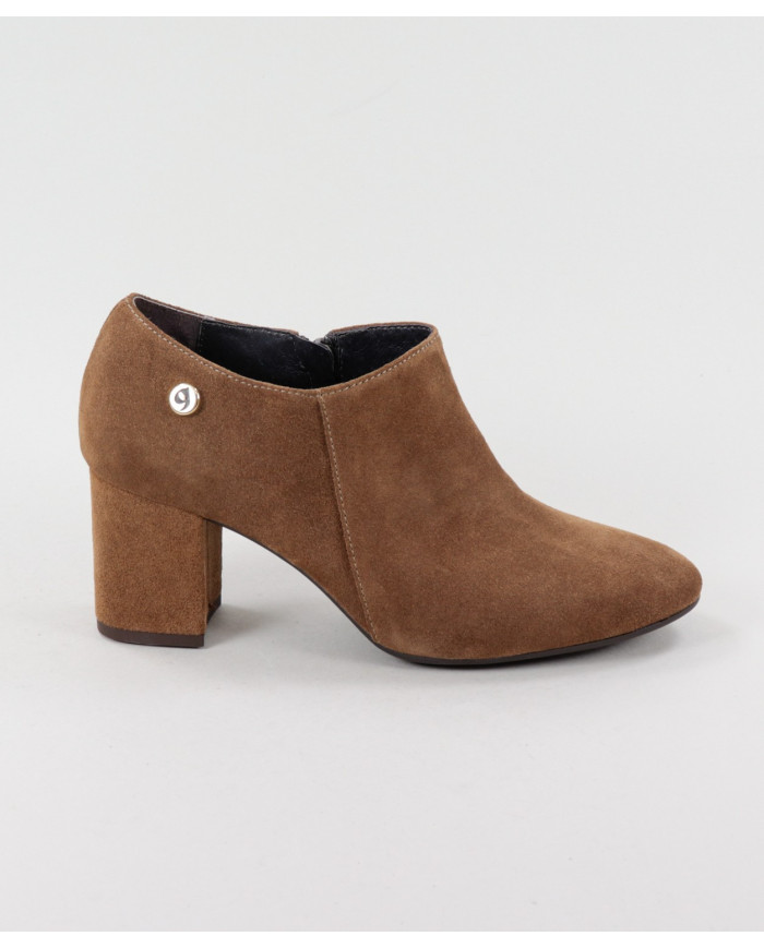 Camel Boots of Lady Ginova of Middle Heel