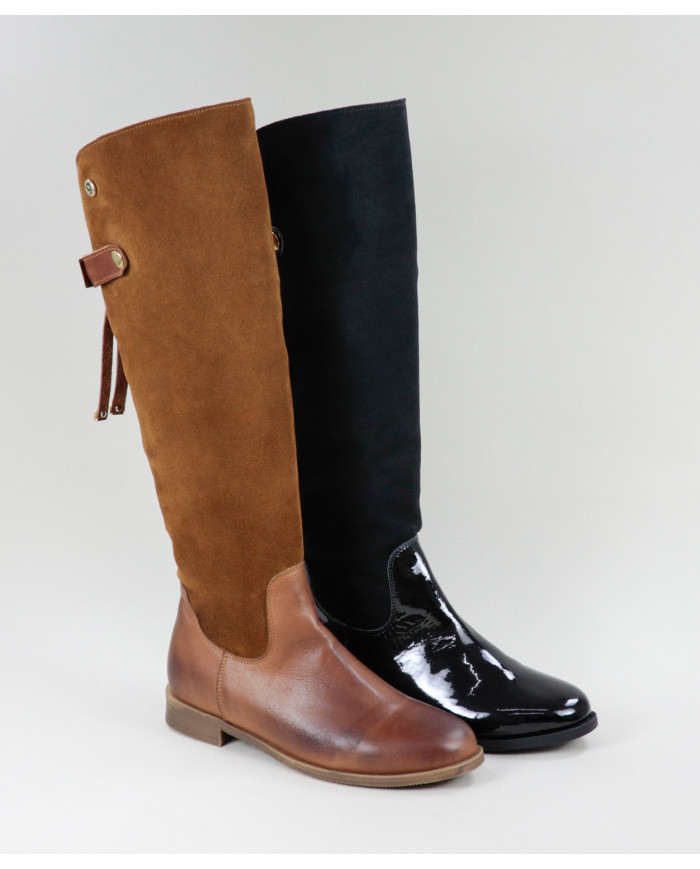 Botas de Cano Alto Ginova com Aplique Metálico