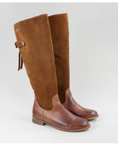 Botas Camel de Cano Alto Ginova com Aplique Metálico