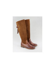 Botas Camel de Cano Alto Ginova com Aplique Metálico