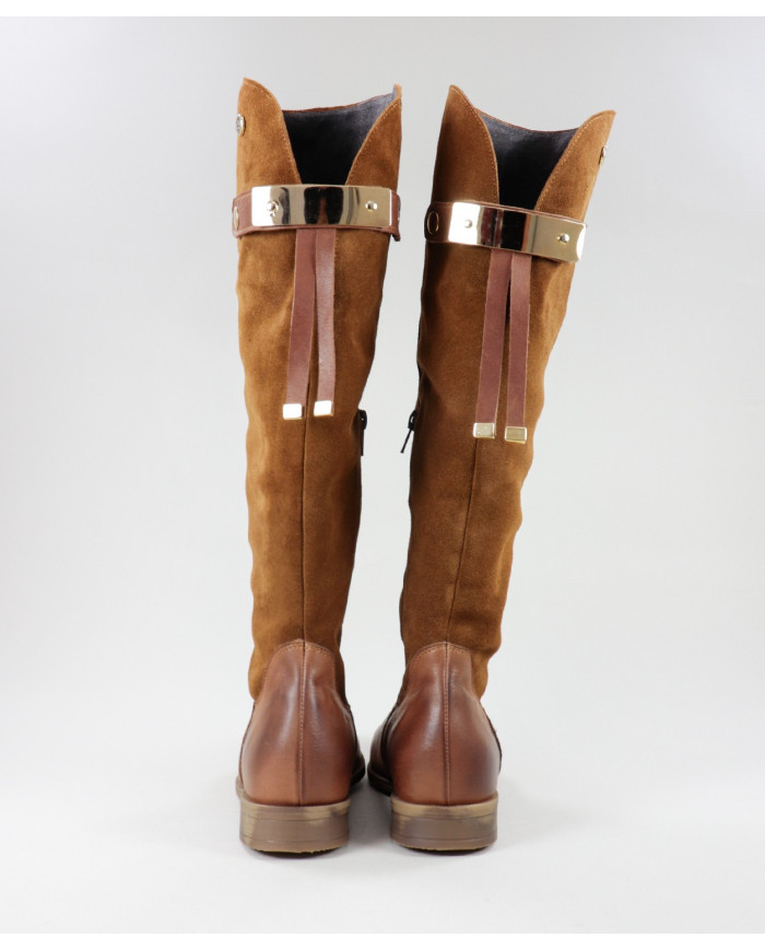 Botas Camel de Cano Alto Ginova com Aplique Metálico