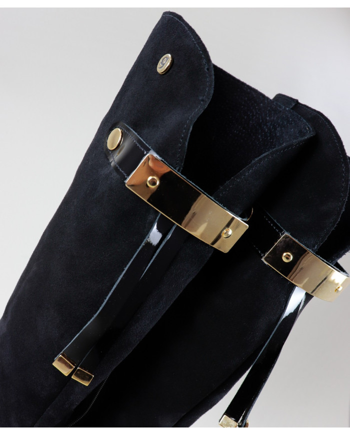 Botas Pretas de Cano Alto Ginova com Aplique Metálico