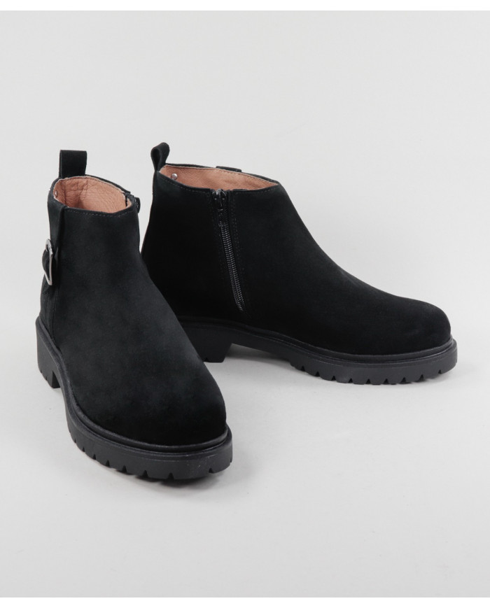 Maria Ginova Botas con Fecho