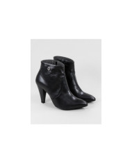 Black Boots of Lady Ginova in Skin