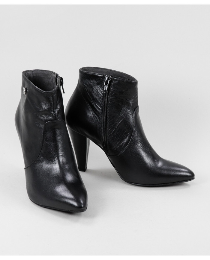 Botins Pretos de Senhora Ginova em Pele