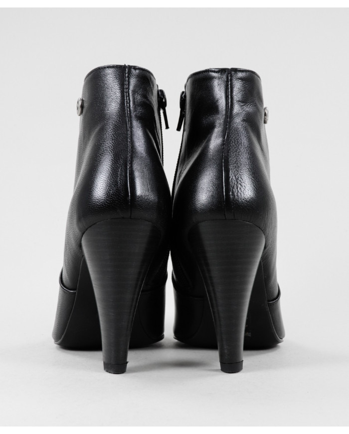 Botins Pretos de Senhora Ginova em Pele